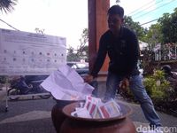Ratusan Surat Suara Rusak Dimusnahkan KPU di Bali