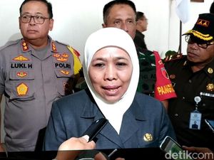 Khofifah Sembunyi-sembunyi Saat Diperiksa KPK di Mapolda Jatim