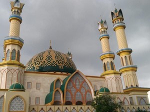10 Destinasi yang Jadikan RI Juara Wisata Halal