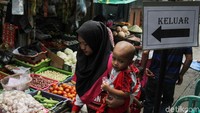 Tak hanya satu TPS, total ada 6 TPS yang dibangun di jalan Sawah Lio ini.