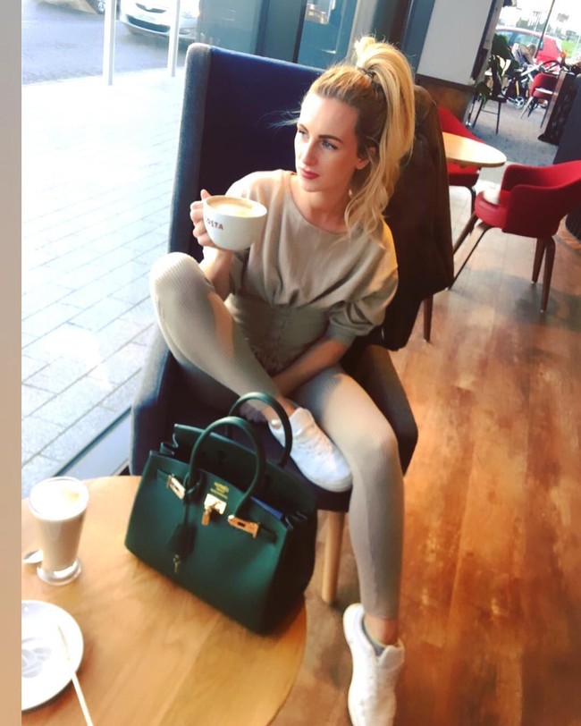 Setelah bebas, sosoknya masih saja diingat karena kasusnya yang menggemparkan.  Salah satu rumah produksi di Inggris telah setuju akan membuatkan serial reality show untuk si gadis narkoba yang fenomenal tersebut.  Foto: Instagram @michaella_mccollum