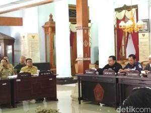 Bupati Blitar: Besok Semua Pegawai Tidak Ada yang Libur