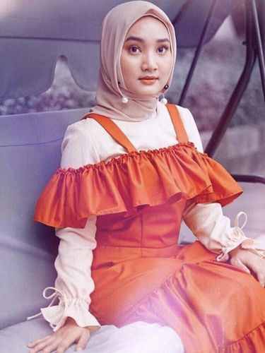 Cara Pakai Jepit  Mutiara  Hits untuk Hijabers Ala Fatin Shidqia