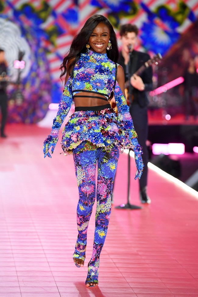 Leomie Anderson menambah jumlah wanita berkulit hitam di Victorias Secret. Saat ini brand lingerie itu telah memiliki enam model berkulit hitam. Foto: Getty Images