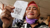Jumlah penumpang pun diperkirakan akan terus bertambah jelang pemilu esok hari.