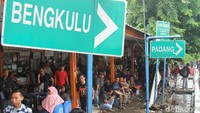 Warga memilih untuk mudik agar dapat mencoblos esok hari.