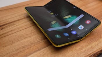 Galaxy Fold diperkenalkan Samsung pada Februari 2019 dan termasuk pelopor ponsel layar lipat. Foto: Pocket Lint