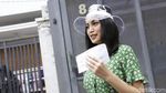 Jessica Iskandar Pakai Topi Plastik saat Nyoblos, Harganya Setara Motor