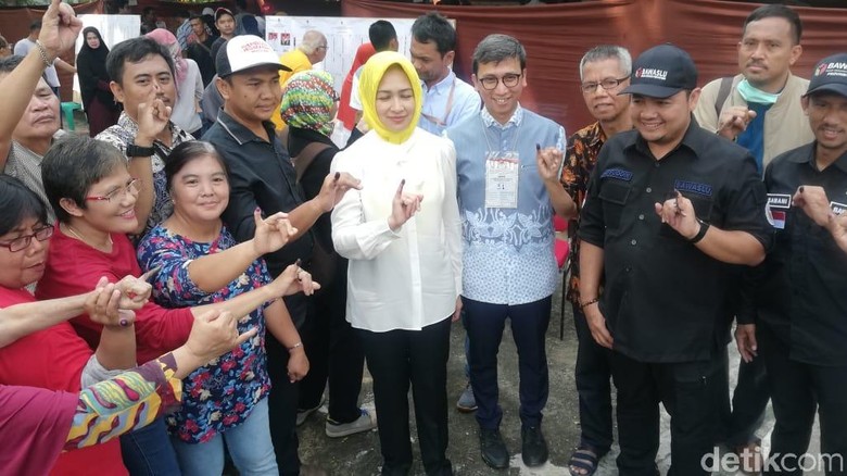 Wali Kota Tangsel Airin Harap Partisipasi Warga di Pemilu Meningkat Wali Kota Tangsel Airin Harap Partisipasi Warga di Pemilu Meningkat