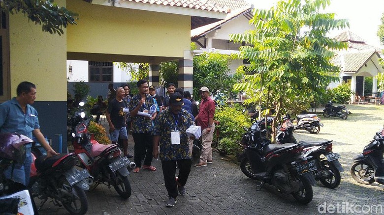 Surat Suara Caleg di Semarang Tertukar, Pencoblosan Disetop Sementara Surat Suara Caleg di Semarang Tertukar, Pencoblosan Disetop Sementara