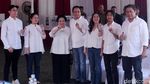 Berbaju Putih, Megawati dan Keluarga Kompak Pamer Kelingking Bertinta