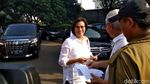 Momen Sri Mulyani Nyoblos Bareng Suami di TPS Bintaro