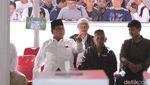 Jempol-Telunjuk Bertinta, Begini Gaya Prabowo Salam 2 Jari Usai Nyoblos