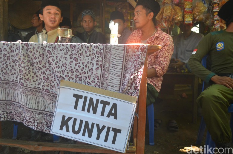 TPS Benda Kerep Cirebon Ganti Tinta Pemilu dengan Kunyit TPS Benda Kerep Cirebon Ganti Tinta Pemilu dengan Kunyit