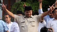Prabowo menggelar jumpa pers di kediamannya, Jalan Kartanegara, Jakarta, Rabu (17/4/2019).