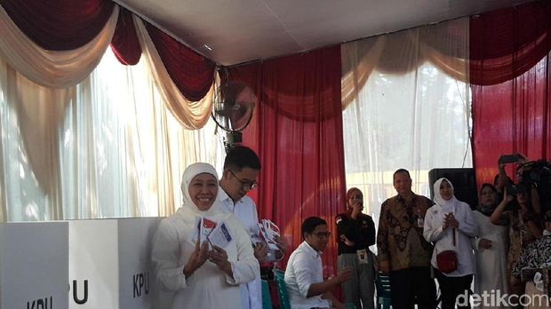 Khofifah nyoblos di dekat rumahnya/