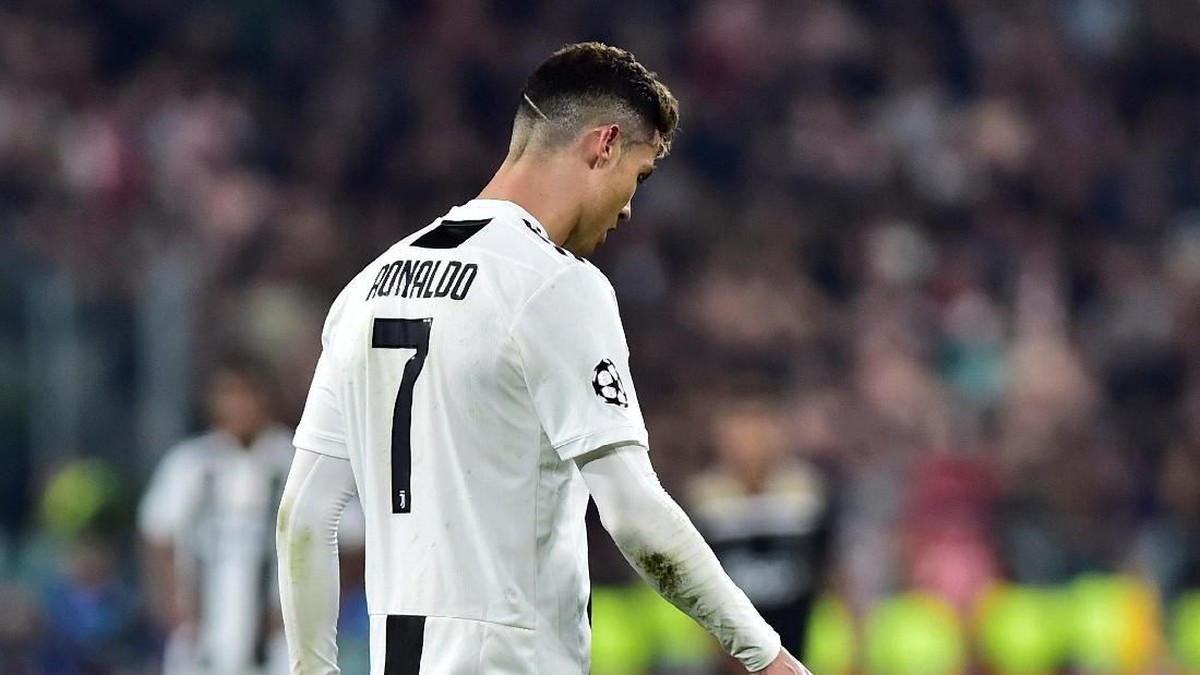 Cristiano Ronaldo gagal membawa Juventus melaju ke semifinal Liga Champions (Massimo Pinca/Reuters)