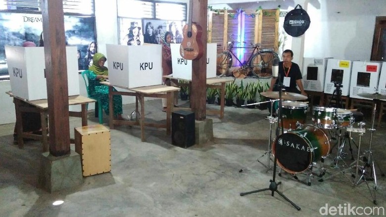 TPS Unik di Purworejo Ini Bernuansa Musik Rock TPS Unik di Purworejo Ini Bernuansa Musik Rock