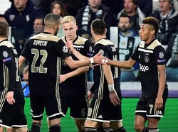Ajax menyamakan kedudukan pada menit ke-34 via Donny van de Beek. REUTERS/Massimo Pinca.
