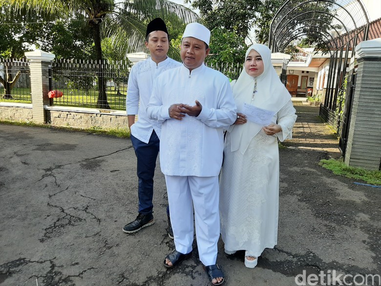 Nyoblos di Tasikmalaya, Wagub Jabar Uu Akui Pemilu Sekarang Lebih Sulit Nyoblos di Tasikmalaya, Wagub Jabar Uu Akui Pemilu Sekarang Lebih Sulit