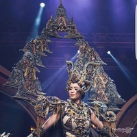 Karya Dynand Fariz bertemakan The Chronicle of Borobudur yang dikenakan Elvira Devinamira di Miss Universe 2014. Rancangan seberat 20 kg ini berhasil memenangkan Kostum Nasional Terbaik. Foto: Instagram/@elviraelph