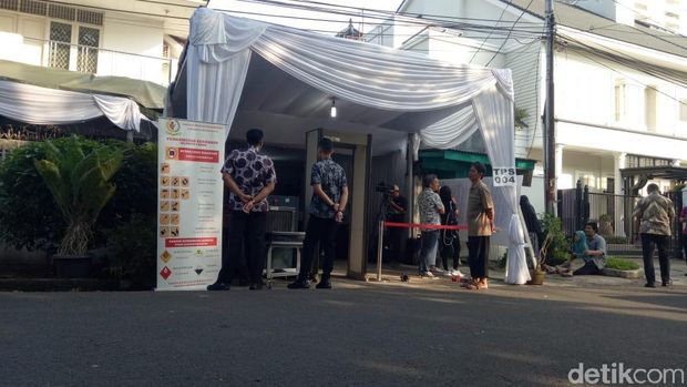 Suasana di TPS tempat Wapres JK Nyoblos