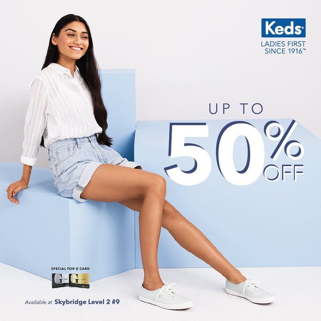 Butuh sepatu kasual untuk digunakan di keseharian? Jika mencari opsinya yang ditawarkan dengan harga lebih miring, Anda bisa mempertimbangkan merek Keds. Tenant Keds yang terletak di Grand Indonesia Skybridge level 2. Sejumlah pillihan bahkan dipotong hingga setengah harga. Foto: Instagram