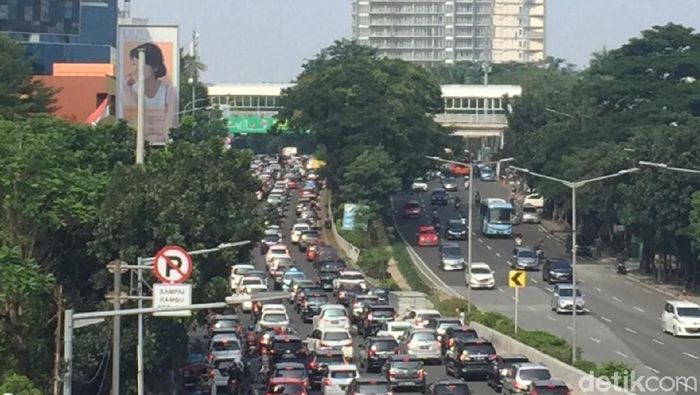 Foto: Macet di Depan Kota Kasablanka, (Vadhia Lidyana/detikFinance) Foto: Macet di Depan Kota Kasablanka, (Vadhia Lidyana/detikFinance)