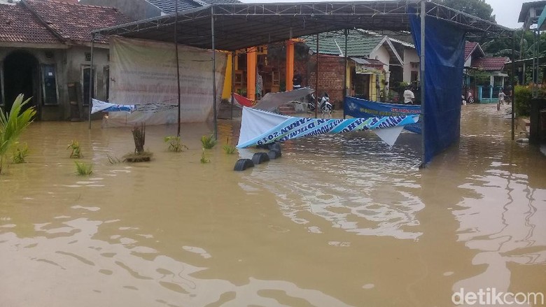 Sempat Kebanjiran, 24 TPS di Jambi Baru Pencoblosan Hari Ini Sempat Kebanjiran, 24 TPS di Jambi Baru Pencoblosan Hari Ini