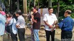 Luhut Ajak Istri Nyoblos di TPS Kuningan Jakarta
