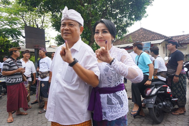 Walkot Denpasar Rai Mantra Senang Lihat Warga Antusias Nyoblos Walkot Denpasar Rai Mantra Senang Lihat Warga Antusias Nyoblos