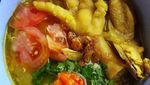 Sebelum ke TPS, Sarapan Soto Ceker Dulu yang Gurih Mantap