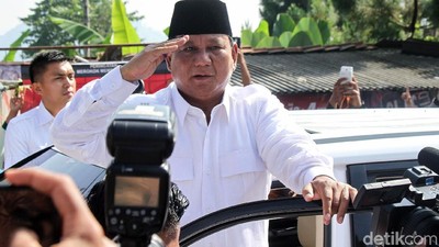 Salam Hormat Prabowo Usai Nyoblos di Bogor