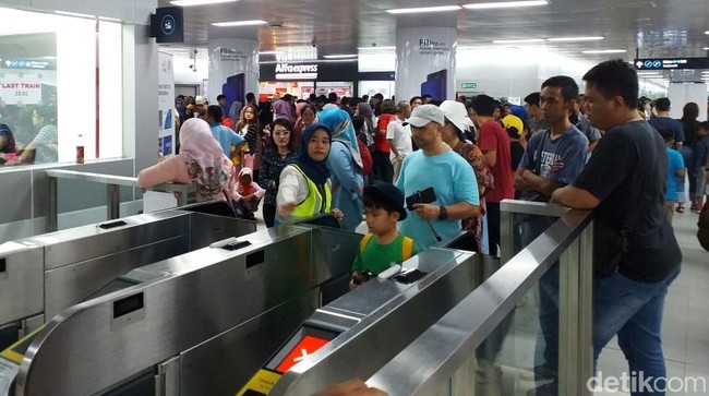 Mulai Hari Ini Tarif MRT Berlaku Normal