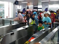 Mulai Hari Ini Tarif MRT Berlaku Normal