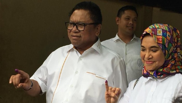 Nyoblos Bareng Keluarga, OSO Prediksi Kemenangan Jokowi Capai 60%