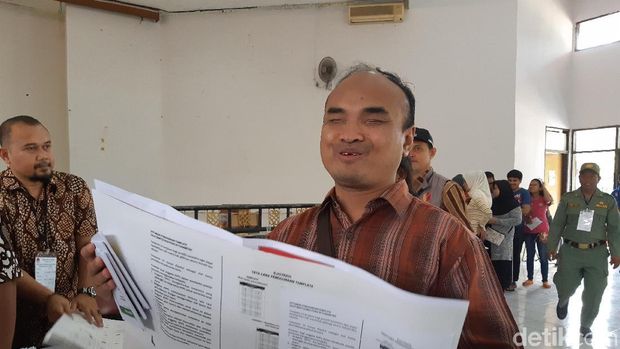 Mantap! Penyandang Disabilitas Antusias Nyoblos di TPS Wyataguna
