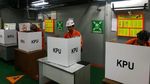 Pekerja Pertamina Nyoblos di TPS Lepas Pantai