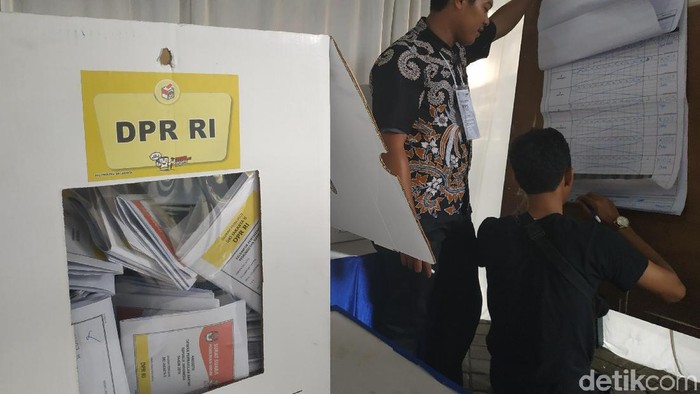 PKB Menang Telak di TPS Cak Imin Mencoblos
