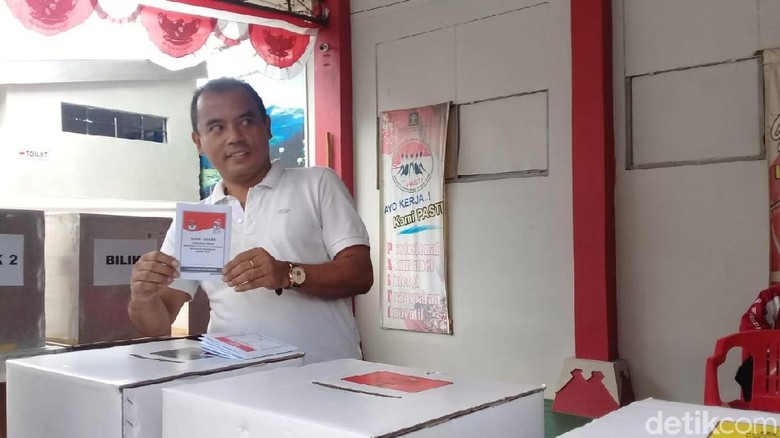 Bupati Purbalingga Antusias Nyoblos di Penjara: Tetap Pilih Jokowi! Bupati Purbalingga Antusias Nyoblos di Penjara: Tetap Pilih Jokowi!