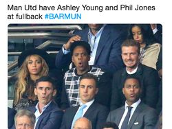 Phil Jones Dikerjai Lionel Messi Ramai Jadi Meme