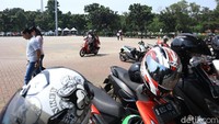 Dalam rangka pesta demokrasi, hari ini Monas buka lebih siang. Yakni pada pukul 13.00 WIB (Randy/detikcom)