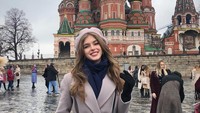 Belum sah jadi orang Rusia kalau belum berfoto di depan Katedral St Basil, Moskow. (Instagram/@ms.alinasanko)