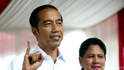 Ditemani Iriana, Ini Momen Jokowi Nyoblos di TPS 008 Gambir