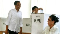 Jokowi belum mengagendakan pertemuan dengan ketum parpol koalisi, termasuk dengan cawapres Maruf Amin. Jokowi mengaku ingin makan siang lebih dulu.