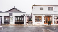 Jalan Hwangnidan-gil di Gyeongju tengah naik daun. Jalan ini menggabungkan pesona tradisional Korea dengan gaya modern kafe-kafe yang menghadap ke desa tradisional Hanok (dok KTO)