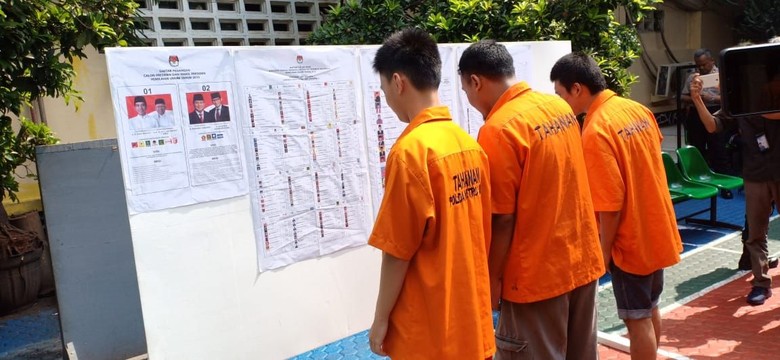 Beda Pilihan Tahanan Polda Metro Saat Nyoblos tapi Tetap Damai Beda Pilihan Tahanan Polda Metro Saat Nyoblos tapi Tetap Damai