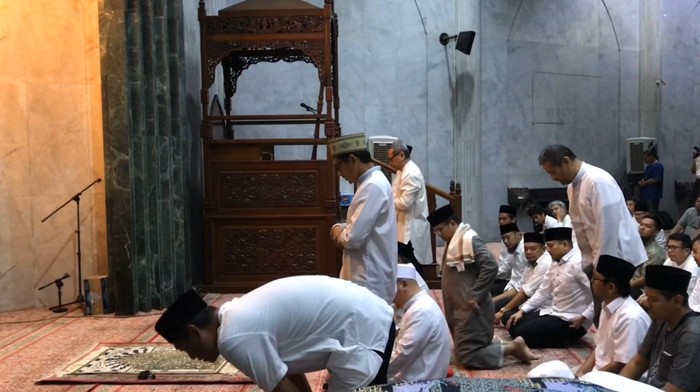 Hari Pencoblosan, Sandi Awali dengan Salat Subuh Berjemaah