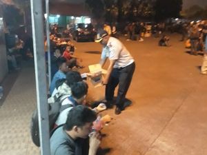 Penumpang di Terminal Kampung Rambutan Naik Drastis Jelang Coblosan