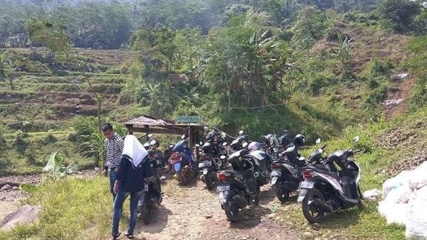  Tak terletak di lereng gunung, namun Curug Love berada di tengah persawahan. (Derry N/dtraveler)